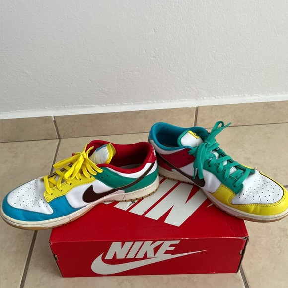 Nike Dunk Low SE in White, Chocolate, and Roma Green - Picture 8 of 9